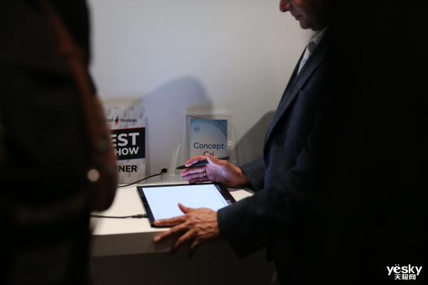 "Show you around the exhibition" Keep up with the trend Dell released two concept notebooks with dual screen and folding screen.